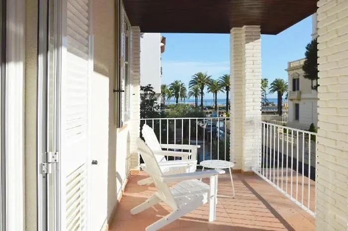 Apartamentos En Primera Linea De Mar 萨洛 西班牙