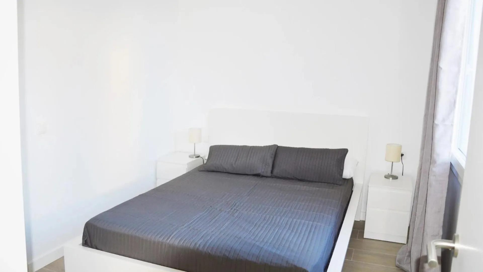 Apartamentos En Primera Linea De Mar 萨洛 西班牙