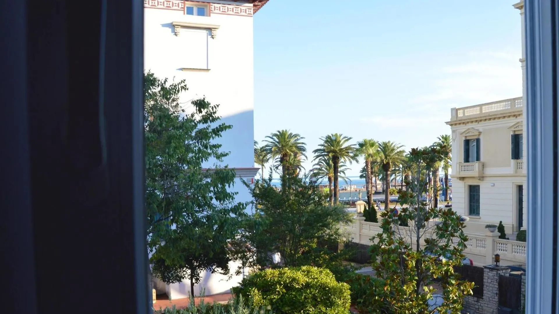 Apartamentos En Primera Linea De Mar 萨洛