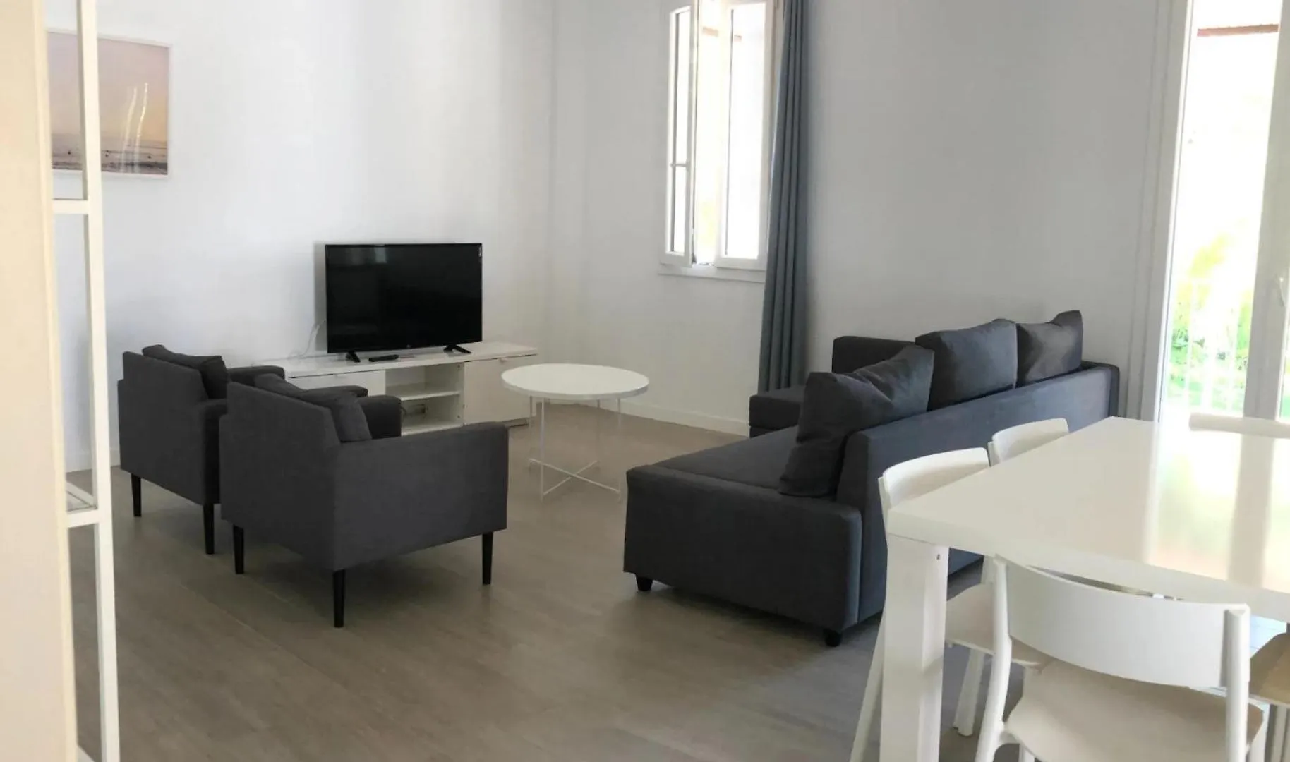 Apartamentos En Primera Linea De Mar 萨洛